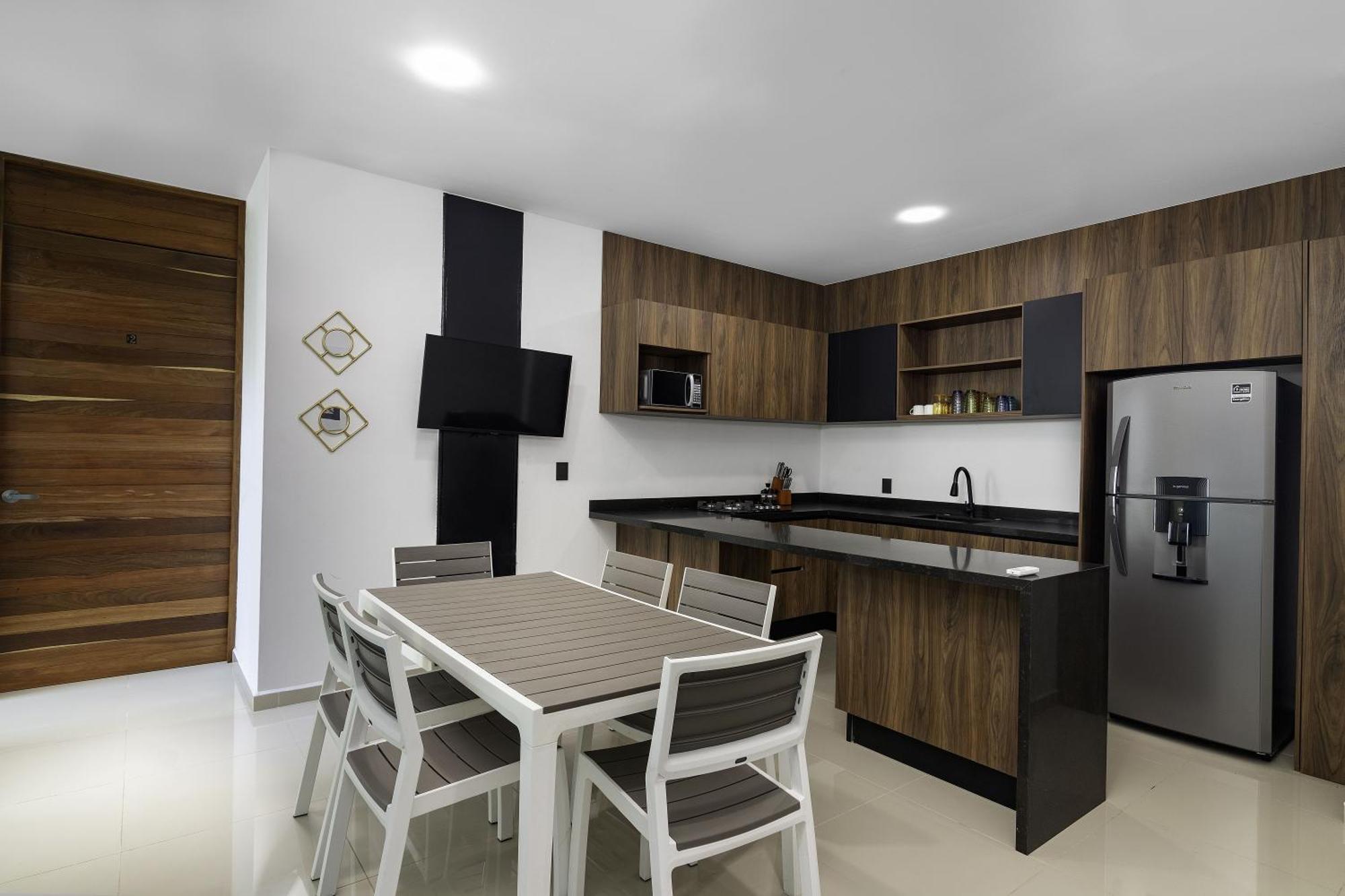 Angelina 28 Beachfront And Family Apartments - Modern And Relaxing Long Stays - 20 Min From Cancun Airport 푸에르토 모렐로스 외부 사진